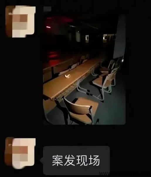 四川传媒学院学生拍摄的教室门事件现场